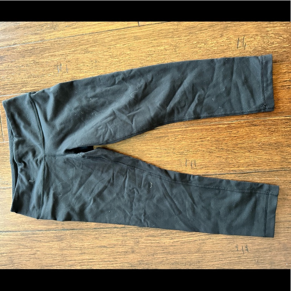 Lululemon black cropped leggings